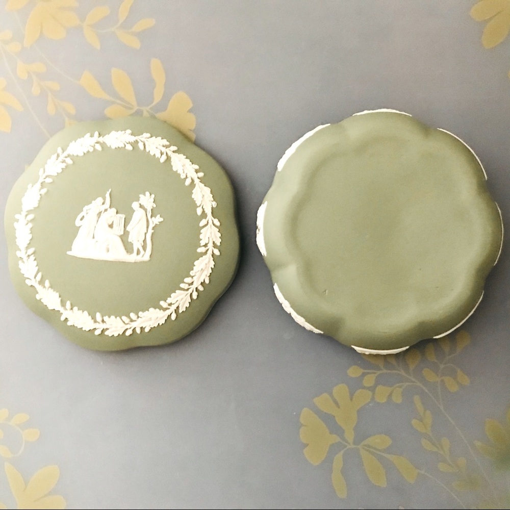 VTG Wedgwood Cream & Sage Green Box Neoclassical Motif NEW Condition - Picture 6 of 16